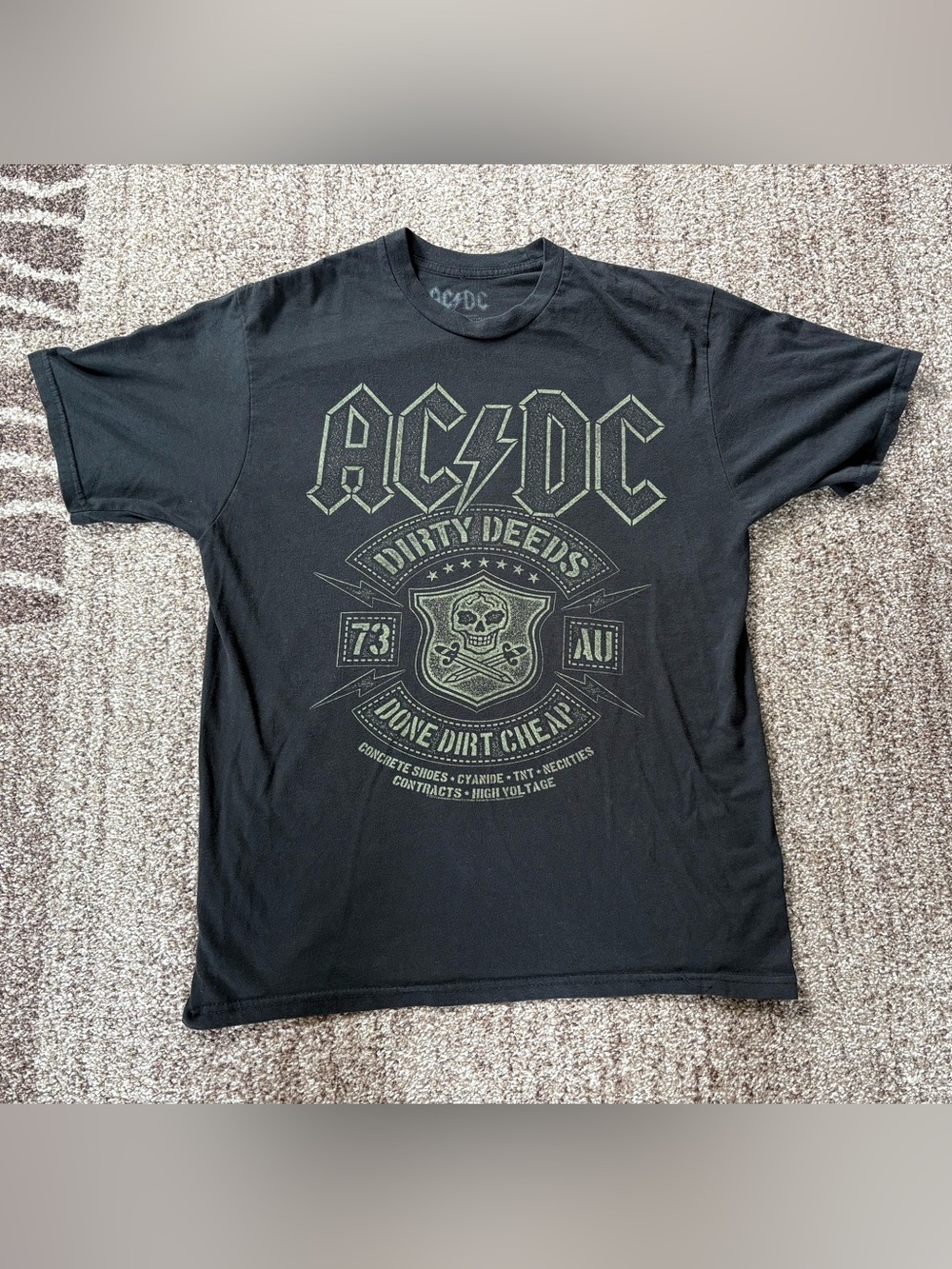 AC/DC “Dirty Deeds Done Dirt Cheap” Skull & Swords Band T-shirt 2014 Medium